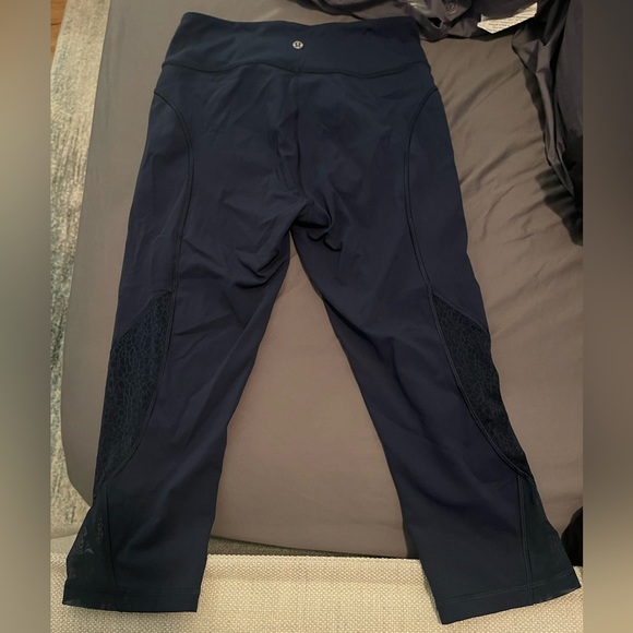 Lululemon Cropped Leggings With Mesh Detailing - Navy Blue - Picture 3 of 3
